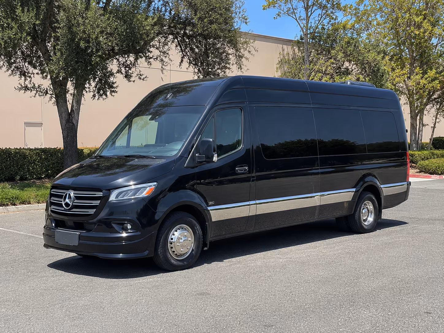Orlando Airport Shuttle & Transportation party bus exterior