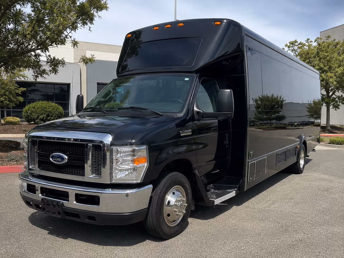 Orlando Winery Tour & Pub Crawl Transportation party bus exterior